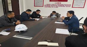 说明: 乡村振兴局,住建局,施工方,鉴定公司,镇村,监理单位共同研究探讨蒋锡宣房屋改造问题。