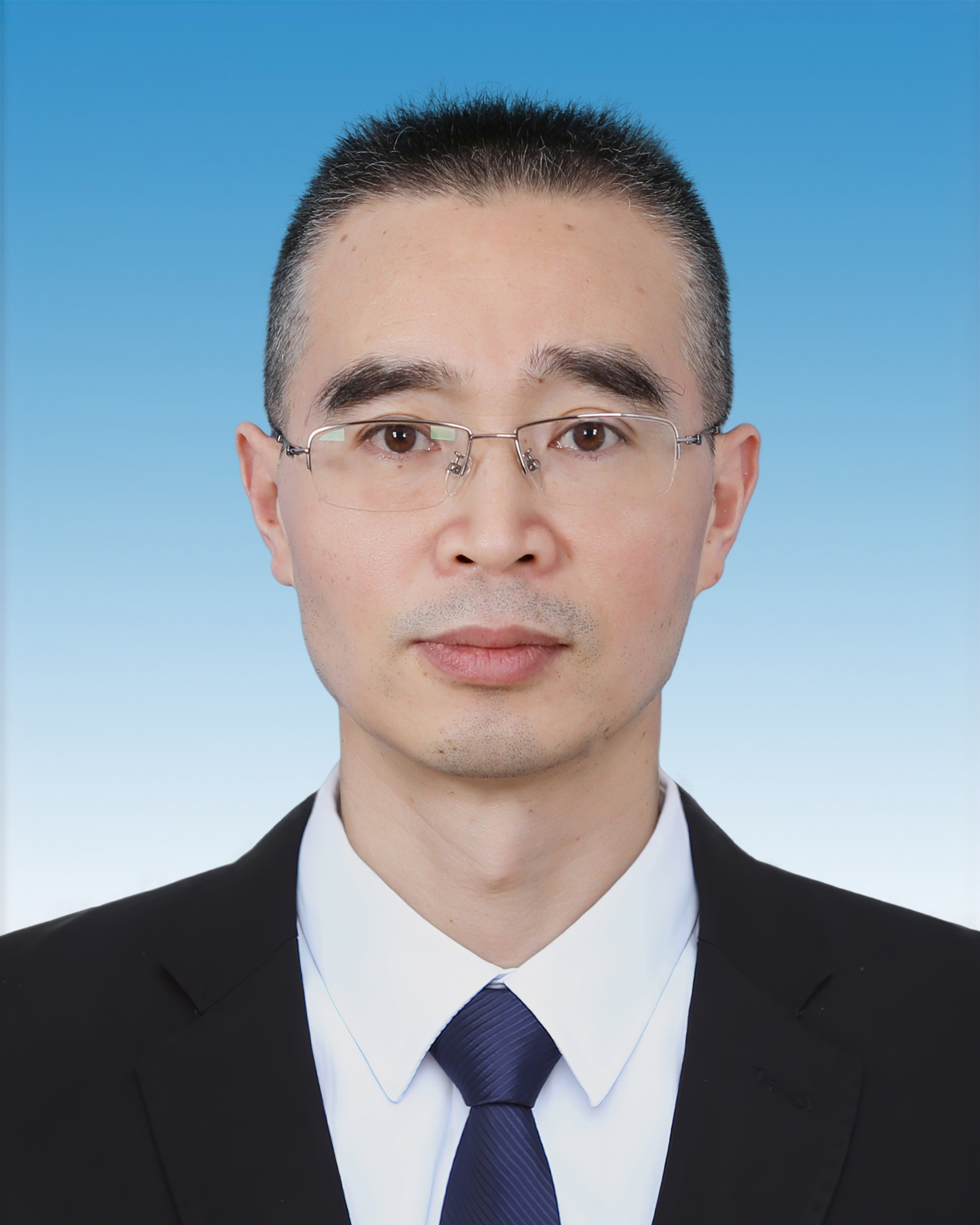 党组成员、副局长：胡洪斌